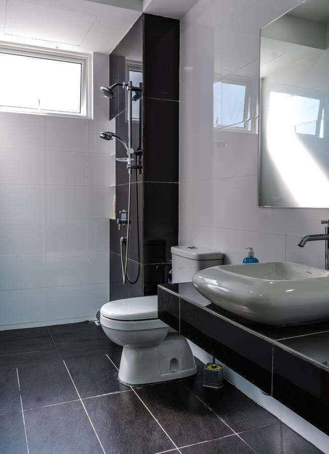 Southwest Island Suite By D Imperio Homestay Bayan Lepas Dış mekan fotoğraf